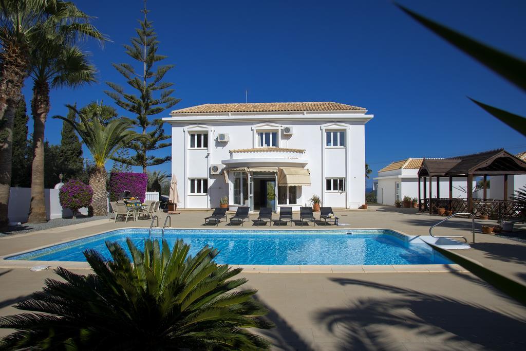 Villa Georgia Pernera Buitenkant foto
